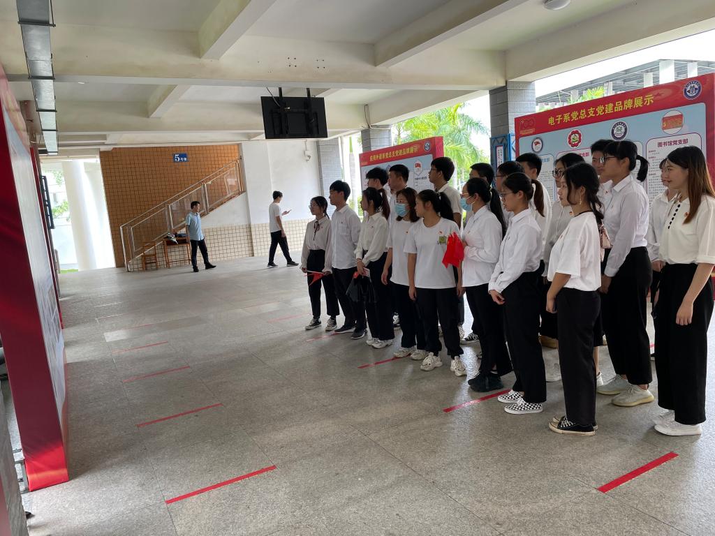 5、参观党建品牌展